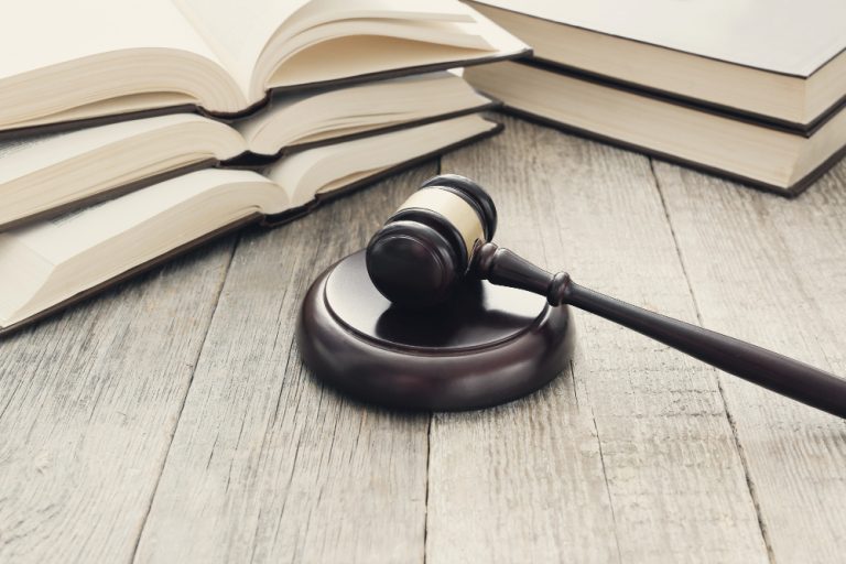Read more about the article Hukum dan Demokrasi di Negeri Ini